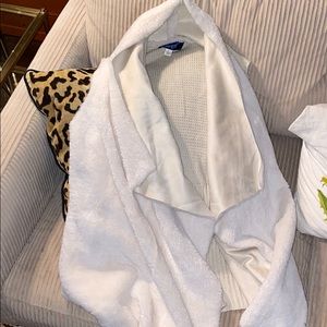 White fur and knit cardigan